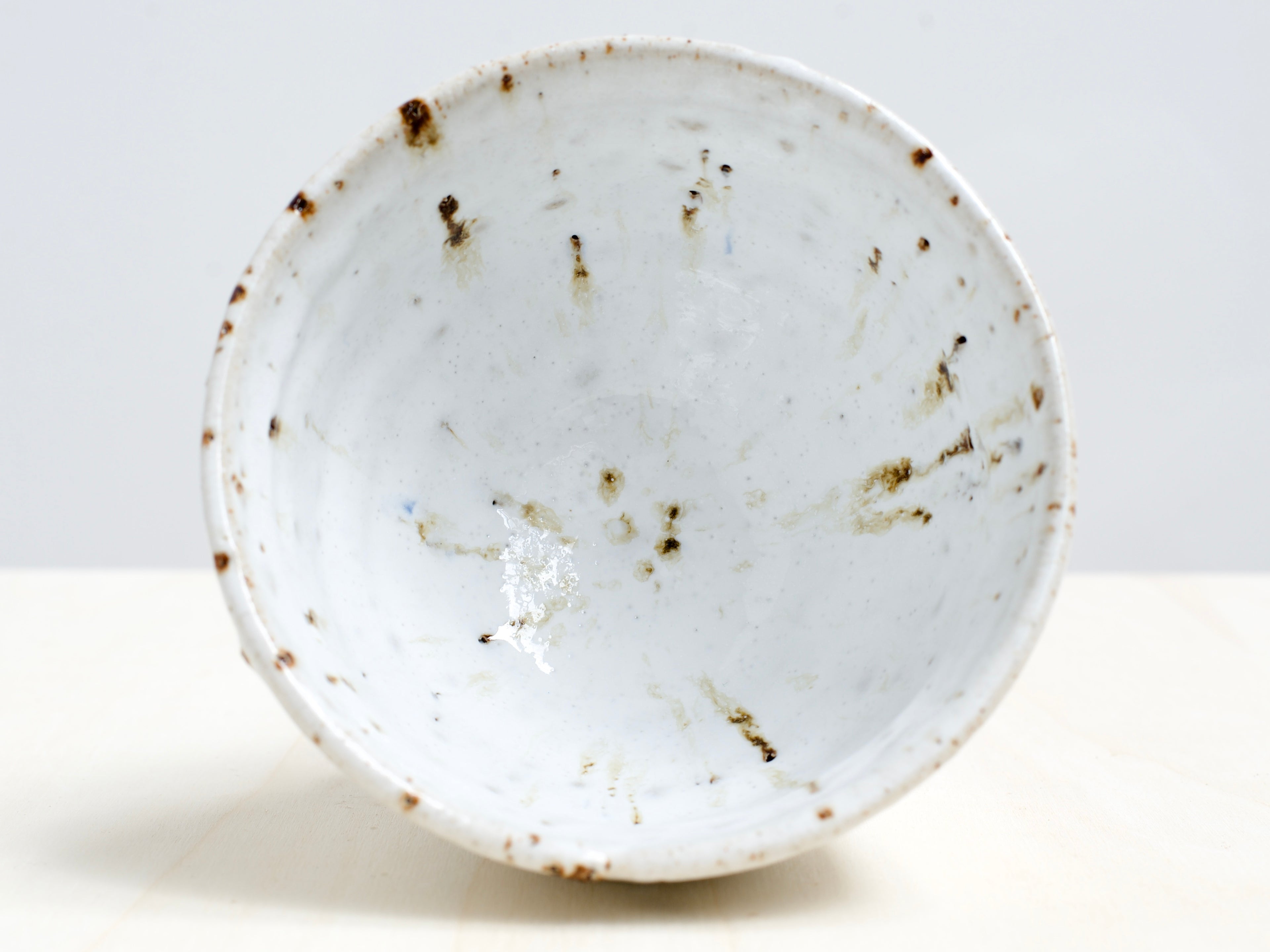 Shiny White Bowl with Terracotta Tile Fragments