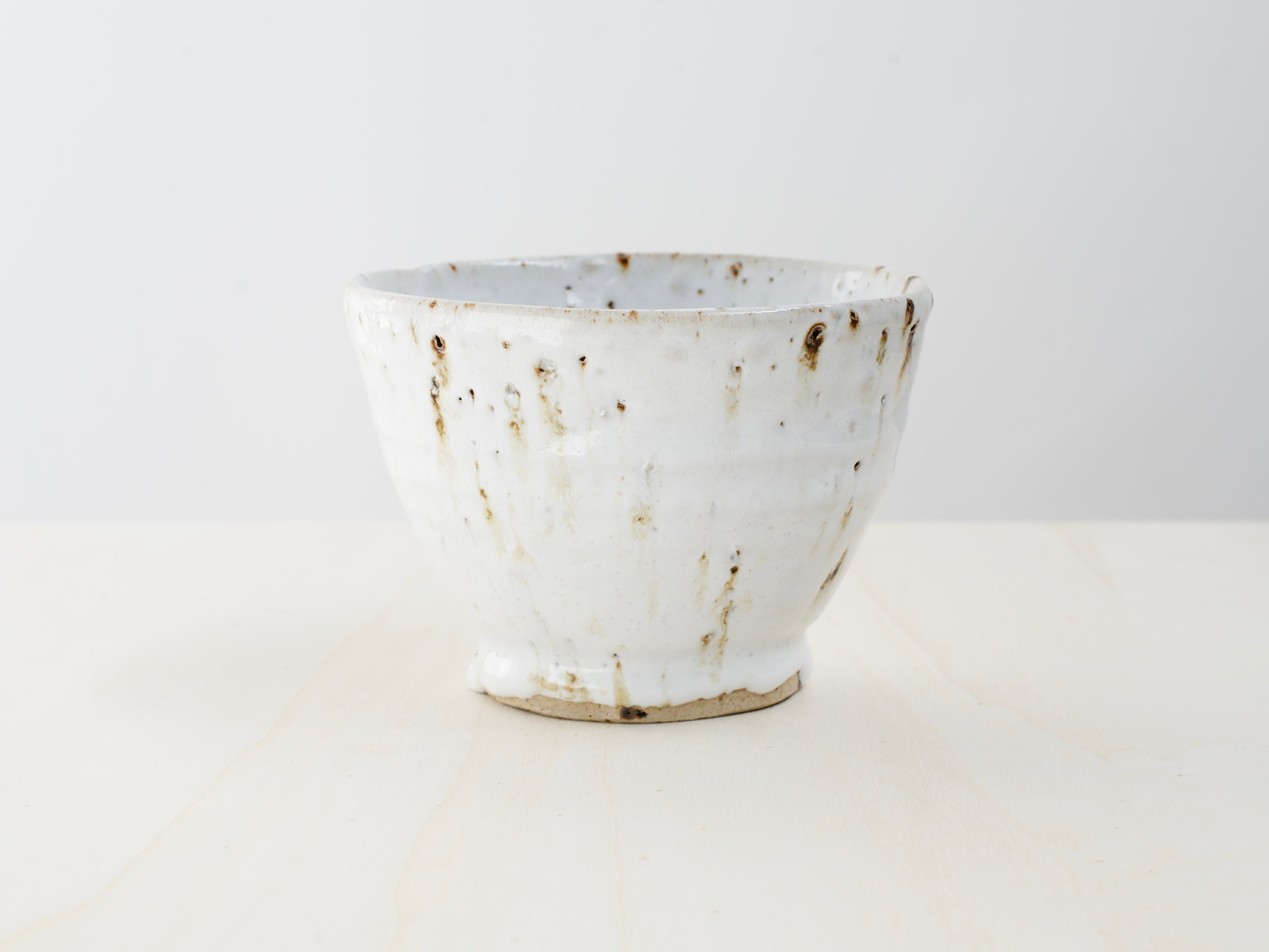 Shiny White Bowl with Terracotta Tile Fragments